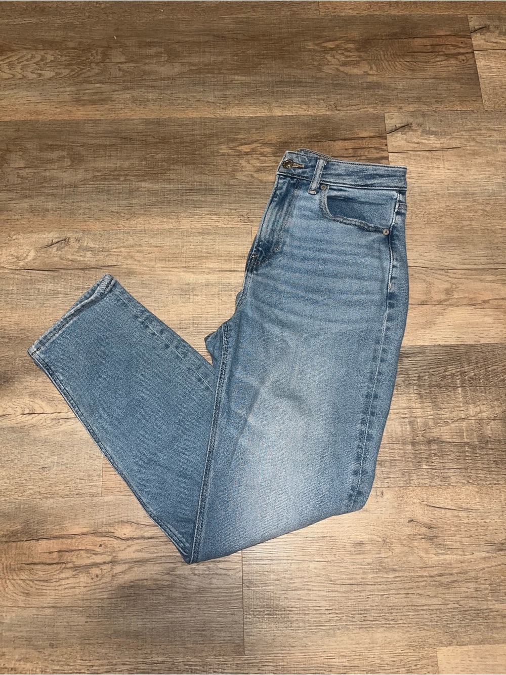 American Eagle Medium Wash Mom Jeans Size 4